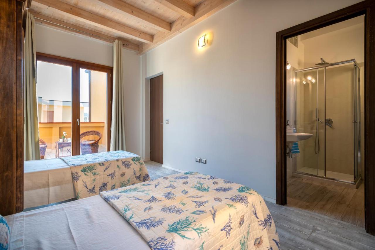 شقة Lungomare Garibaldi - Attico A Due Passi Dal Mare ألغيرو المظهر الخارجي الصورة